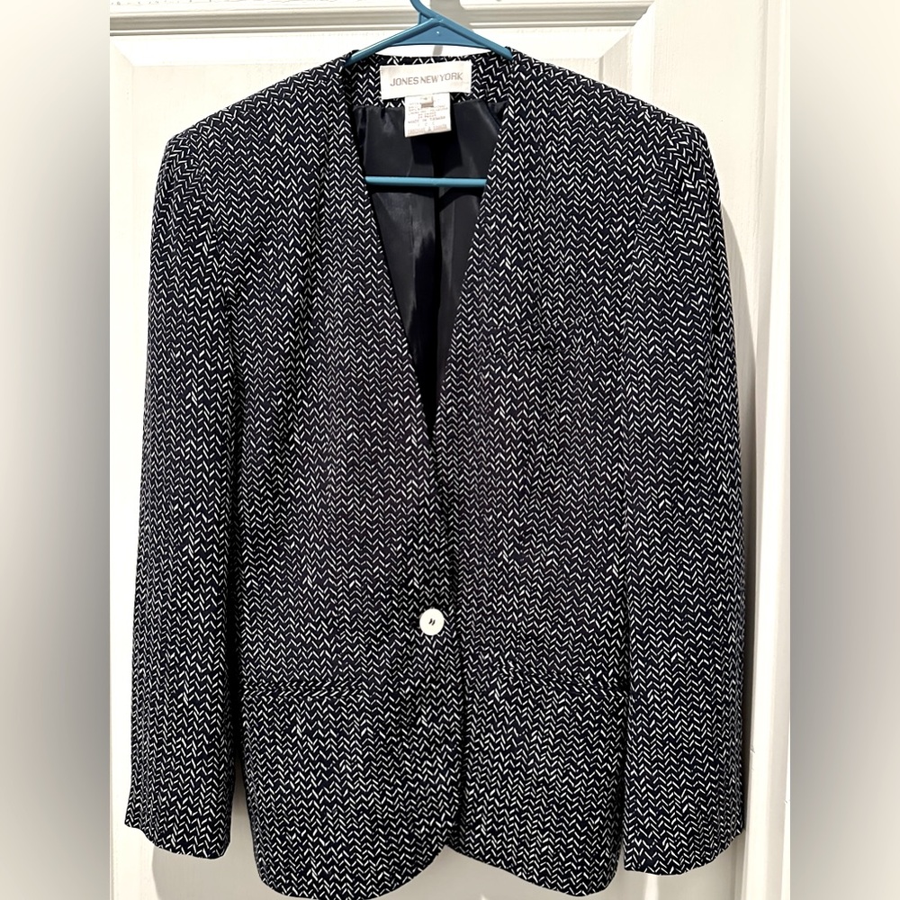Jones New York Long Tapered Single Button Blazer in Navy & White Chevron Stripe